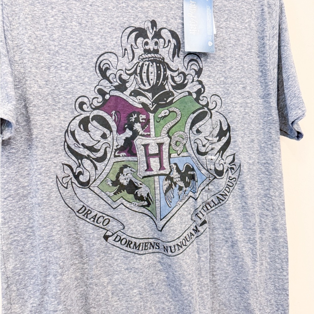 Brand New Harry Potter Hogwarts Crest Heather Gray T-Shirt (L) - Picture 2 of 4